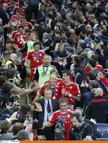 La sfilata dei giocatori del Bayern. Action Images